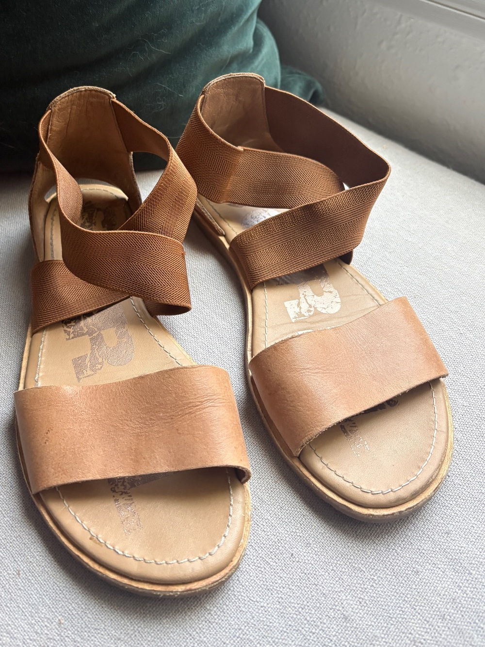 Sorel Women's Tan Elastic Strap Sandals - Size 7